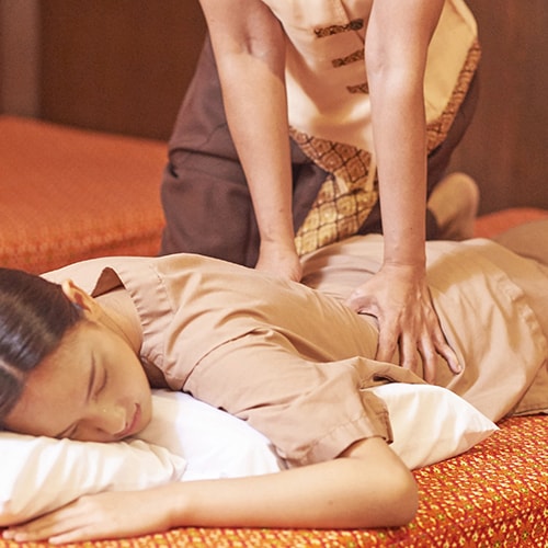 肩から腰のマッサージ